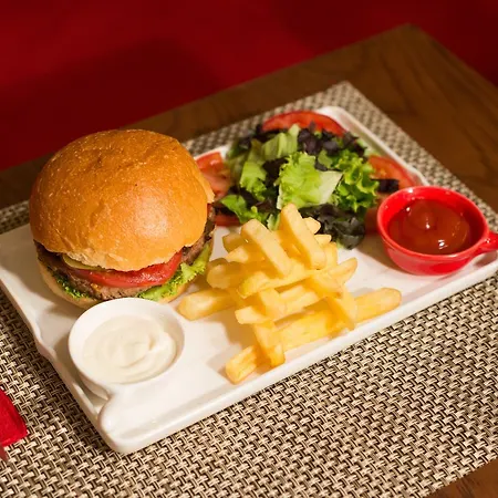 ファヴォリ ニサンタスィ ホテル 3*